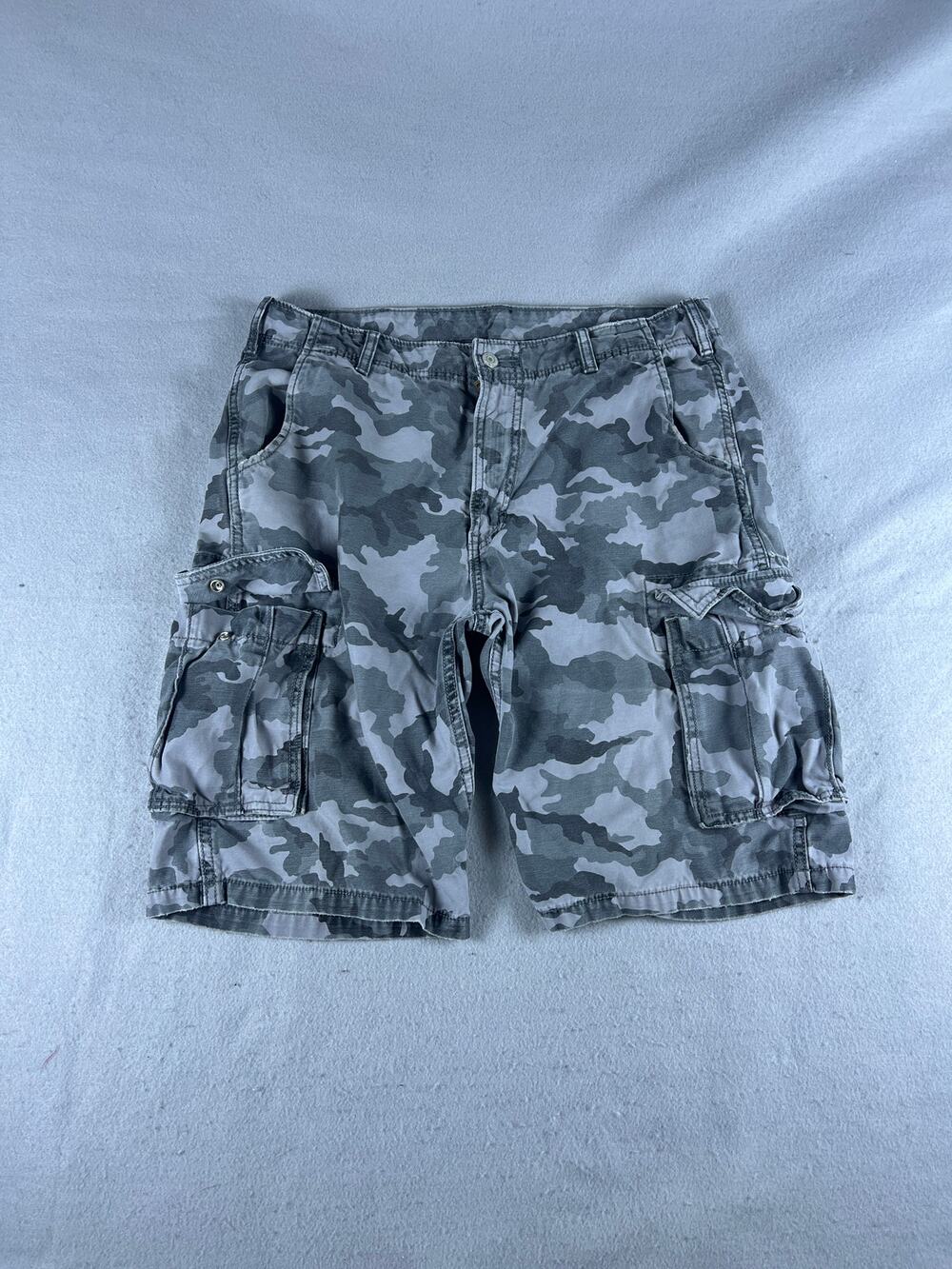 Levi's Cargo Shorts Mens 33 Gray Camo Urban Camouflage Relaxed Fit Hiking Sports